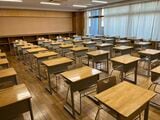 この教室を模したセットで、ドラマが繰り広げられています（筆者撮影）