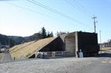 遠江二俣―山東間：築堤は天竜川水系の二俣川の手前で途切れる（筆者撮影）