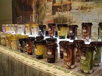 ファミリーマートがチルド飲料の独自ブランド販売へ