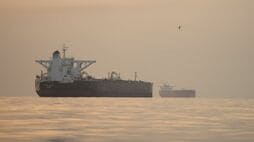 クウェートが｢不可抗力｣条項を宣言－ホルムズ封鎖で原油供給できず