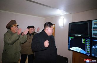 金正恩委員長｢最先端兵器をより多く製造へ｣