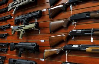 仏スポーツ店オーナーから大量の武器押収