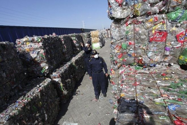 廃物輸入大国の中国､年内に輸入停止へ　