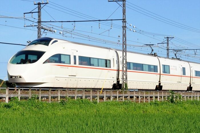 先頭から3両目にさまざまな機能を集約した