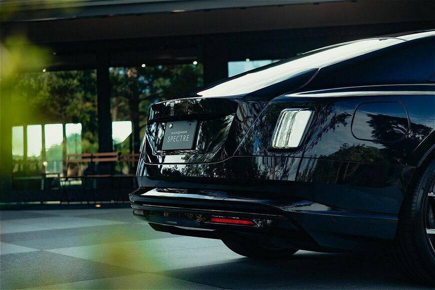 ロールス・ロイス「ブラック・バッジ・スペクター」（写真：ロールス・ロイス・モーター・カーズ）