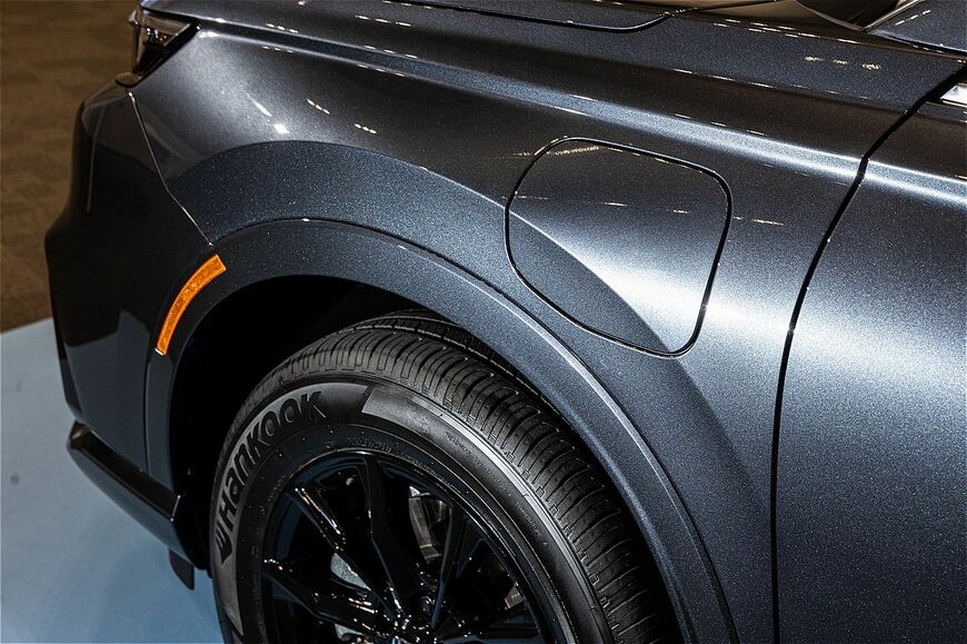 プラグイン充電機能を持つホンダの新型燃料電池車「CR-V e:FCEV」（筆者撮影）