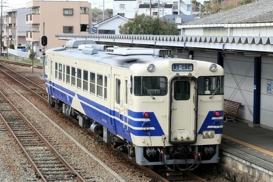 五能線時代のデザインそのままにピカピカに磨かれていたキハ40（写真：谷川一巳）