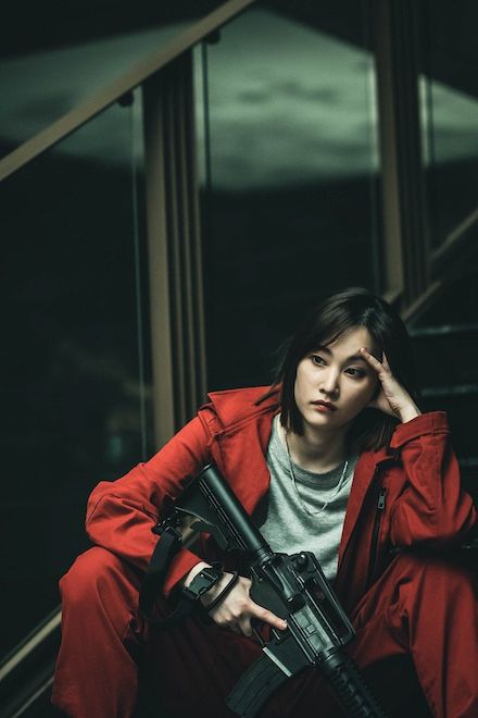 BTSファンで北朝鮮の元軍人設定のヒロイン「トーキョー」を演じたチョン・ジョンソ（写真：Netflix）