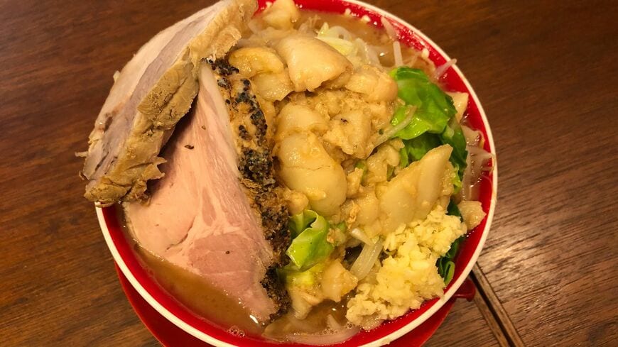 今年の2月から、「家系ラーメン 箕輪家」で二郎系のラーメン「まるじろう」が提供され、SNSを中心に大バズリしている（筆者撮影）／外部サイトでは写真をすべて見られない場合があります。本サイト（東洋経済オンライン）内でご覧ください