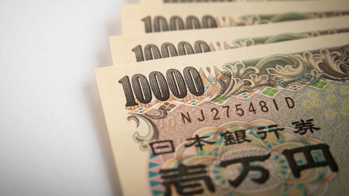 近畿地方に本社を置く企業の平均年収ランキング（写真：CORA／PIXTA）