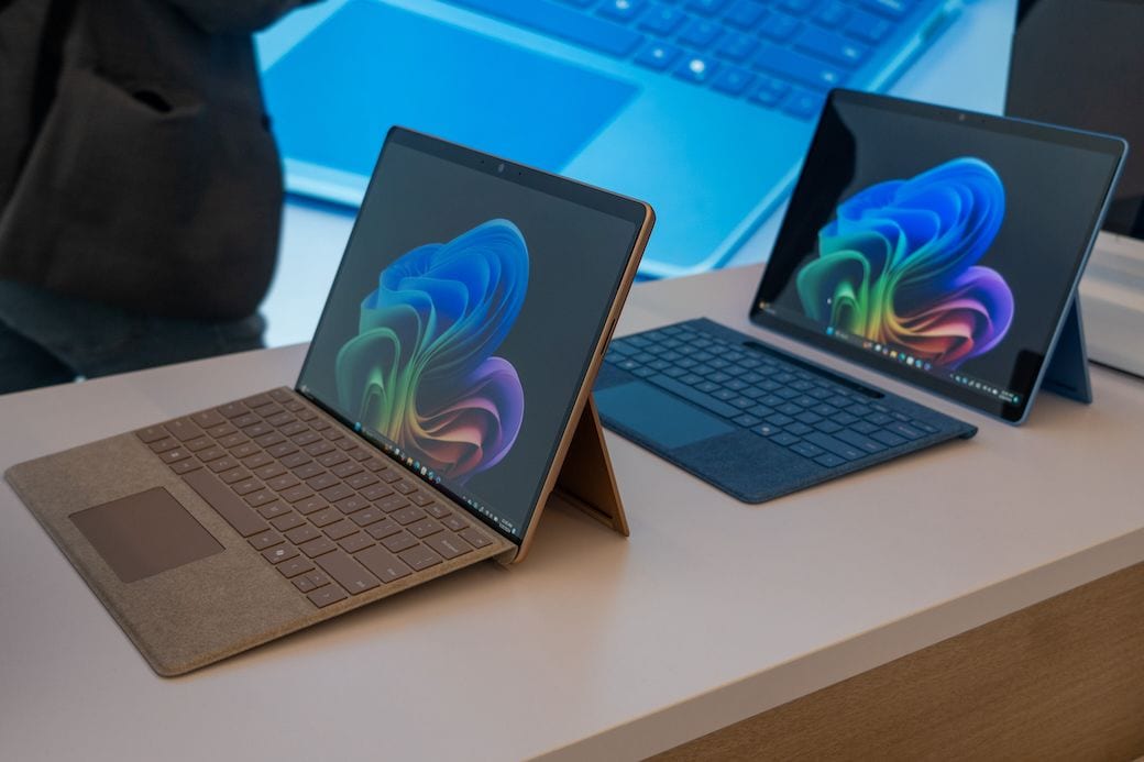 6月18日に発売される「Surface Pro」。Snapdragon Xを採用、初のCopilot+ PC準拠PCとなる（筆者撮影）
