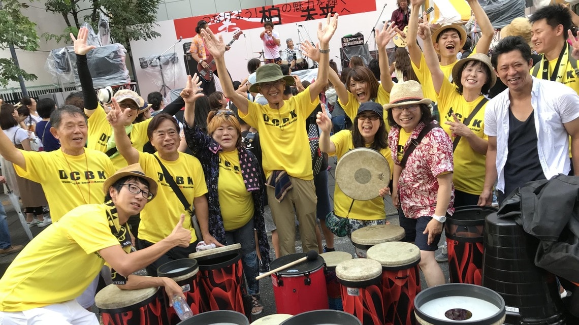 ヤマハが各地で音楽を利用したまちづくりに取り組んでいる。例えば、柏市の「かしわファシリテーター養成講座」からは67人のファシリテーターが誕生し、そのうち34人がDrum Circle-Beat@Kashiwaに参加。地域の施設、各種団体でドラムサークルを開いている(写真:ヤマハミュージックジャパン提供)