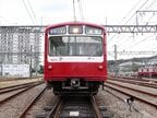 愛嬌ある正面。窓の下に2つある小さなライトは「急行灯」