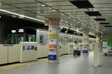 各駅停車本厚木行きが走り去る（記者撮影）