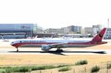 リスボン国際空港に1日2便を運航するTAAGアンゴラ航空（筆者撮影）