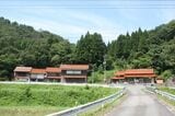 （新線）徳田駅は現在の浜田市金城町小国、島根県道52・114号の合流地付近に設けられる予定だった。用地買収や工事が行われた形跡は見つからなかった（筆者撮影）