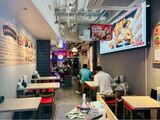 予備校の授業後は若い中国人でにぎわう高田馬場のガチ中華。一人飯をする人も少なくない（写真：筆者撮影）