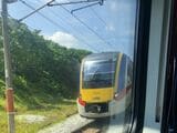 現代的な大都市クアラルンプールから、かつて繁栄した古都イポーへはKTM（マレーシア国営鉄道）のETS（Electric Train Service）で。時をさかのぼるかのように進むマレー鉄道はさながらタイムマシンだ（写真：筆者提供）