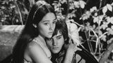 当時未成年だった『ロミオとジュリエット』主演俳優のオリヴィア・ハッセー（左）とレナード・ホワイティング（右）（写真：Avalon／時事通信フォト）