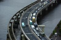 トラックも｢脱炭素｣､自動車業界の多難 商用車の電動車比率はわずか数％