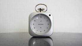 ｢5万9400円でも1カ月以上の入荷待ち｣バルミューダ新作"針なし置き時計"を1週間使って気付いた｢致命的矛盾｣