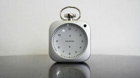 ｢5万9400円でも1カ月以上の入荷待ち｣バルミューダ新作"針なし置き時計"を1週間使って気付いた｢致命的矛盾｣