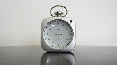 ｢5万9400円でも1カ月以上の入荷待ち｣バルミューダ新作"針なし置き時計"を1週間使って気付いた｢致命的矛盾｣