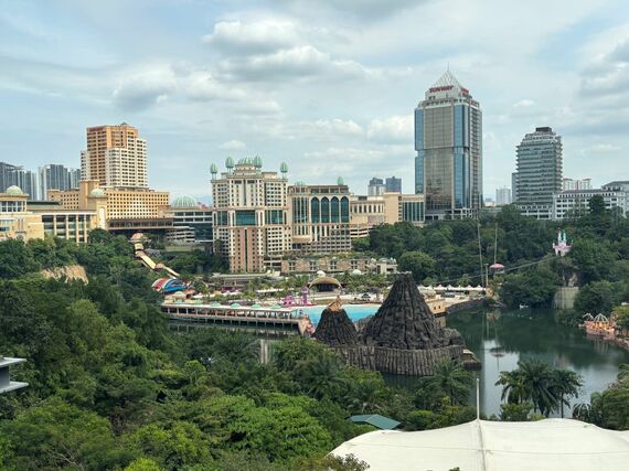 サンウェイ大学から見たサンウェイ・シティ