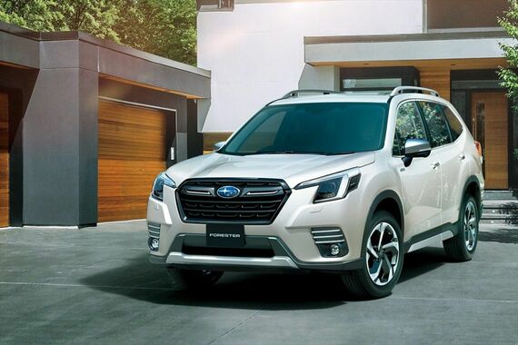 5代目「フォレスター」は2021年に大幅改良を実施し、フロントのデザインを改めている(写真:SUBARU)