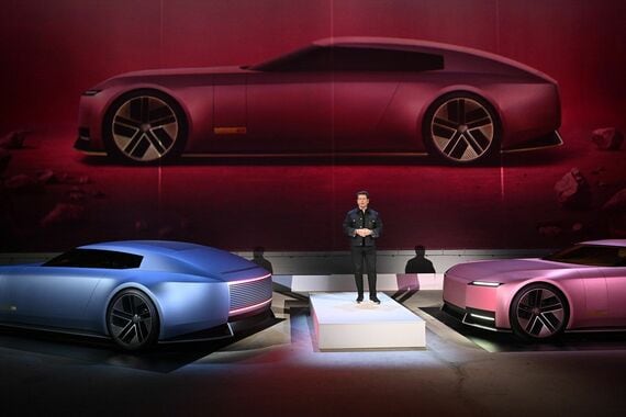 マイアミでのイベントで公開された2台の「タイプ00」（写真：Jaguar Cars）