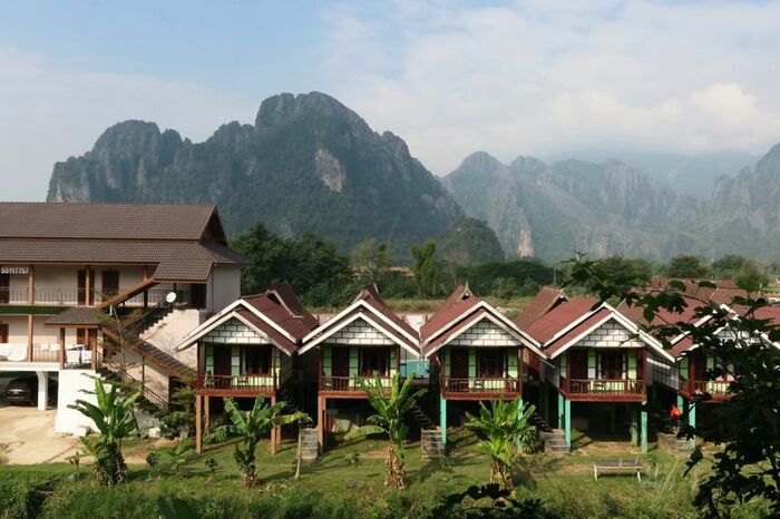 ヴァンヴィエンは山岳リゾートとして西洋人、中国人、韓国