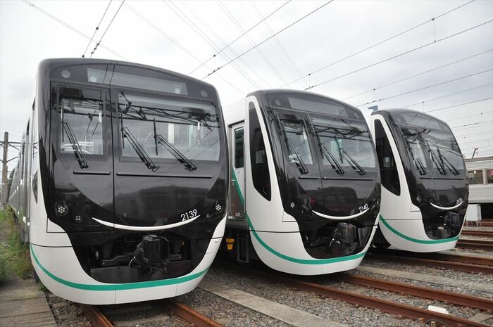 運行開始を待つ2020系の新造車両