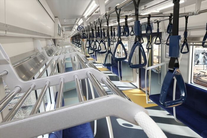 荷だなの高さも従来車両より低くした