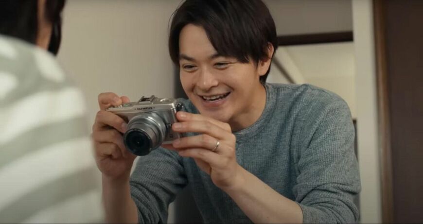 傷ついた妻をサポートする看護師の夫役は瀬戸康史だ（出所：東宝MOVIEチャンネル）