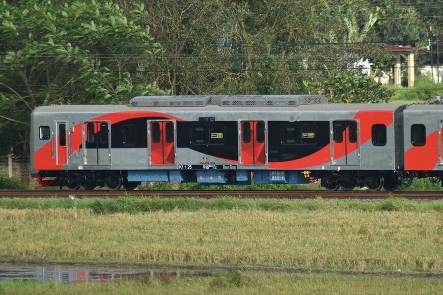 CLI-225型のサイドビュー。運転台部分が広く取られていることがわかる（筆者撮影）