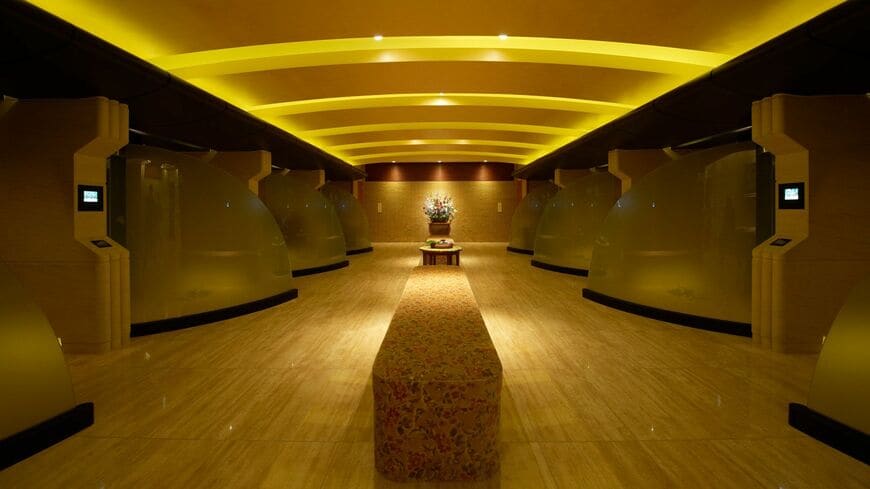 本郷陵苑の参拝フロア