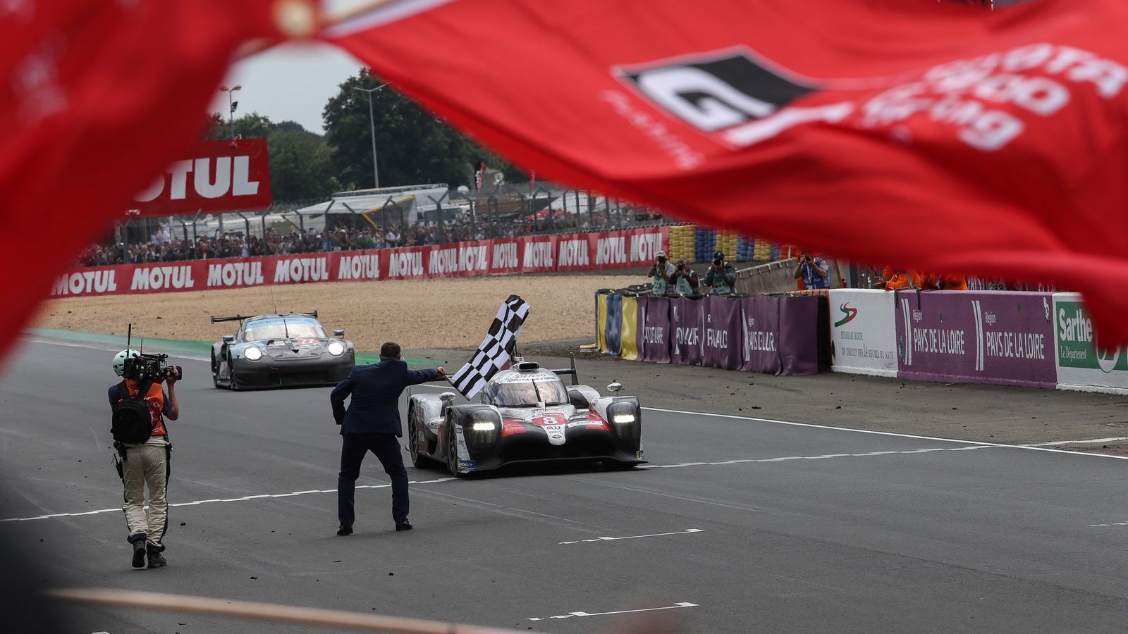 トヨタ｢世界一のスポーツカーメーカー｣への道  スポーツカー  東洋 