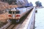 予讃線を走る181系気動車の「しおかぜ」