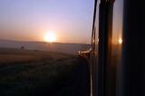 「アル・アンダルス」の車窓から見た朝焼け（筆者撮影）