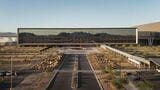 TSMCはアメリカ･アリゾナ州での工場建設に14兆円超の追加投資を決断した。写真はアリゾナ工場のオフィス棟（TSMC提供）