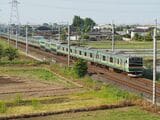 栗橋―東鷲宮間を走る宇都宮線の列車（記者撮影）