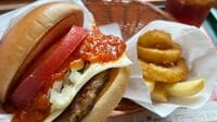 ファストフード各社｢チーズバーガー｣食べ比べ とろけ度､チーズ感､食べ応え…トップはどこ？