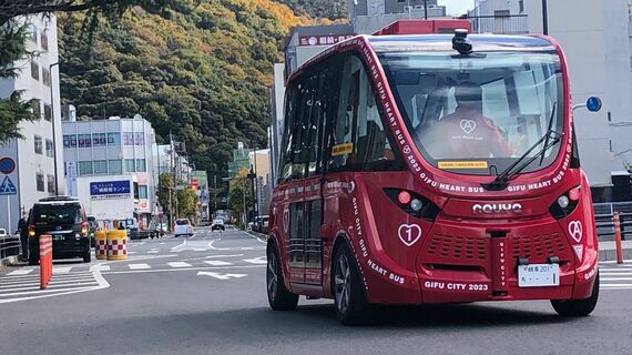 岐阜市を走る自動運転バス「GIFU HEART BUS」（筆者撮影）