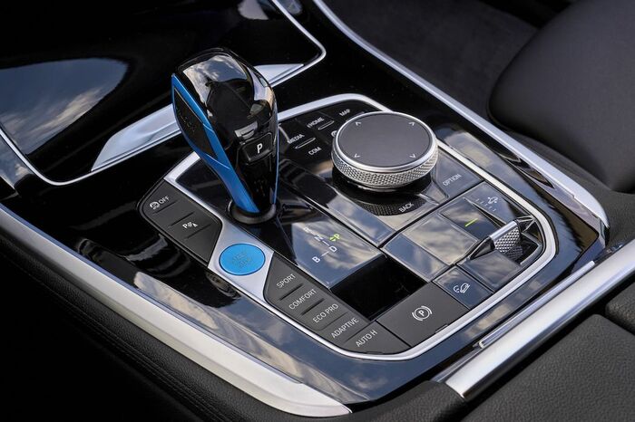 BMWを運転したことがあれば誰でも乗りこんだとたんに走りだせる
