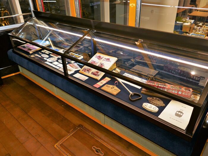 車内の展示コーナー