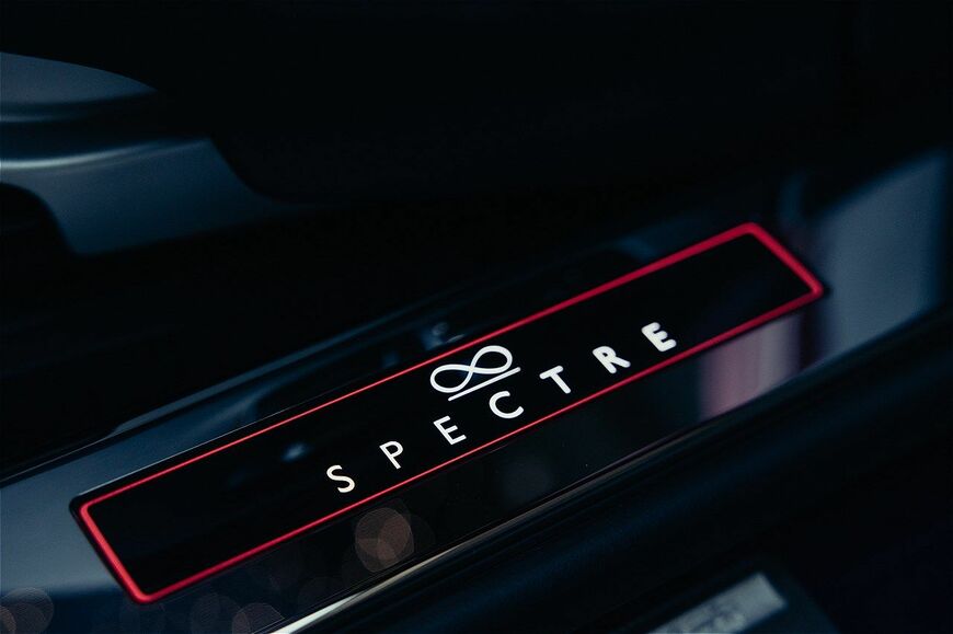 ロールス・ロイス「ブラック・バッジ・スペクター」（写真：ロールス・ロイス・モーター・カーズ）