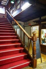 鳳明館本館の階段