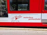 車体にはマッターホルン・ゴッタルド鉄道の文字。終点のツェルマットがマッターホルンの麓の村だ（写真：筆者撮影）