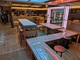 ネオヨコチョウはネオンのあしらいがあり、新宿のギラギラした面を表現しているともいえる（筆者撮影）