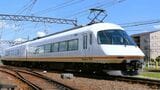 近畿日本鉄道の特急車両21000系「アーバンライナー・プラス」（記者撮影）